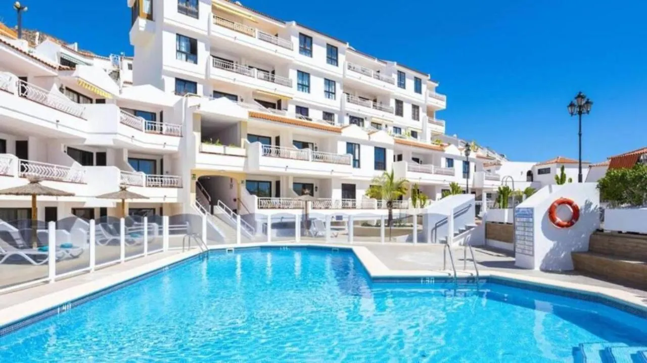 Greatly Located Apartment With Heated Pool, Los Cristianos Los Cristianos (Tenerife)