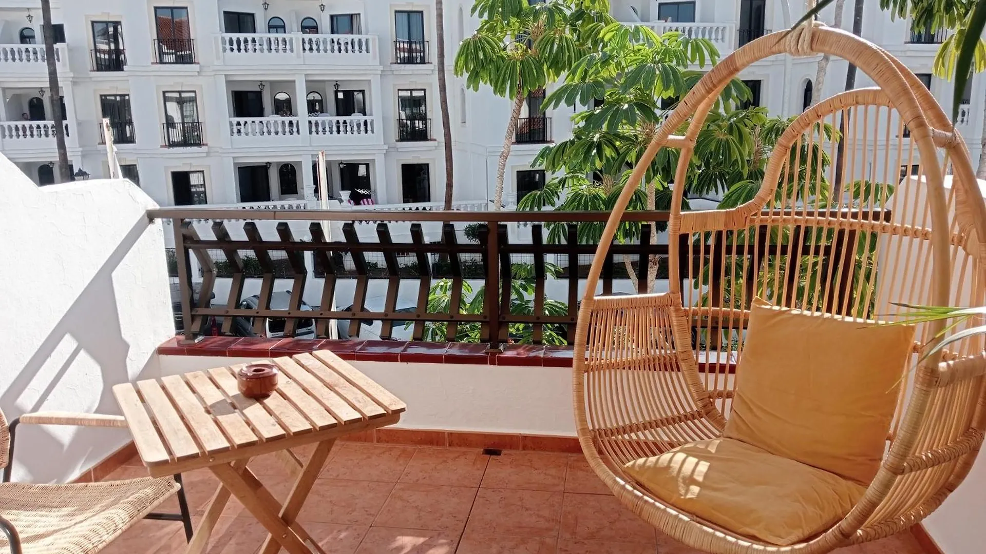 Greatly Located Apartment With Heated Pool, Los Cristianos  Los Cristianos (Tenerife)