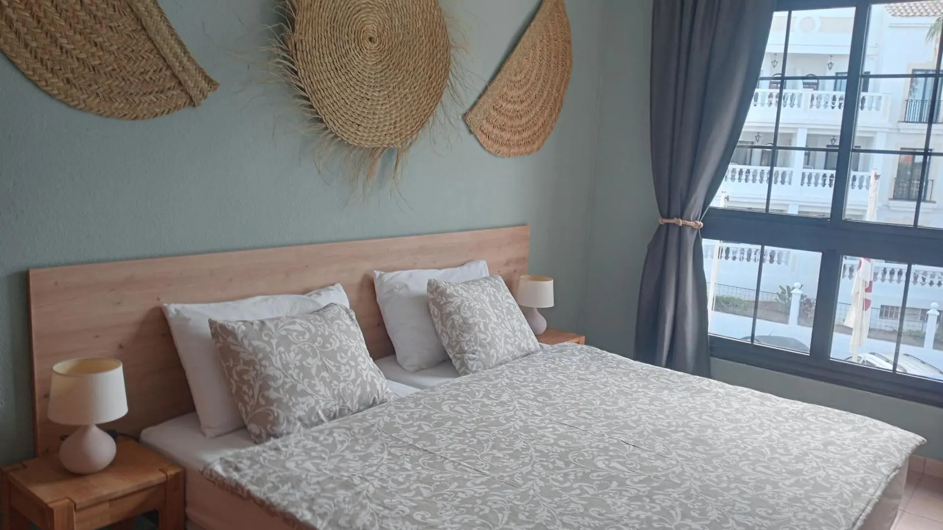 Greatly Located Apartment With Heated Pool, Los Cristianos 0*, Los Cristianos (Tenerife) Spanien