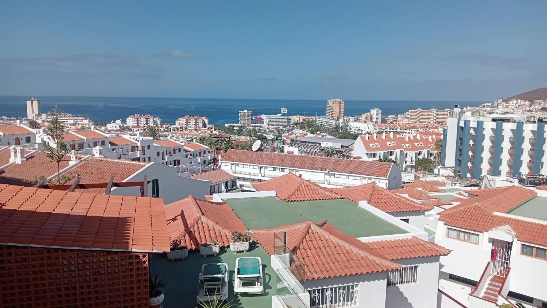 Greatly Located Apartment With Heated Pool, Los Cristianos