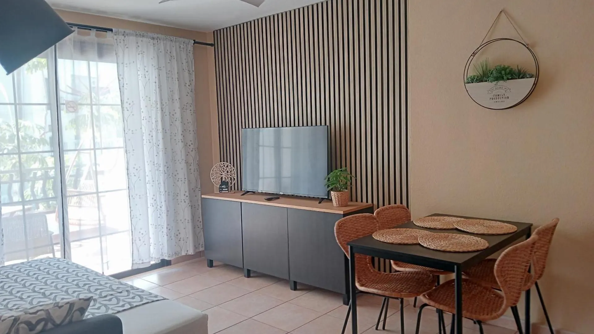 Greatly Located Apartment With Heated Pool, Los Cristianos 0*, Los Cristianos (Tenerife)