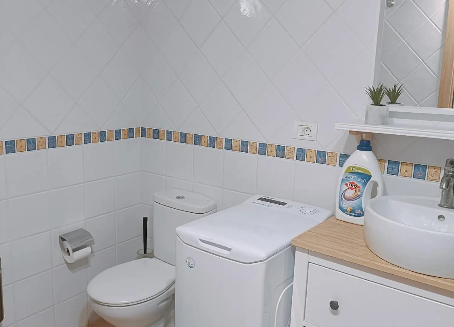 Greatly Located Apartment With Heated Pool, Los Cristianos Los Cristianos (Tenerife)