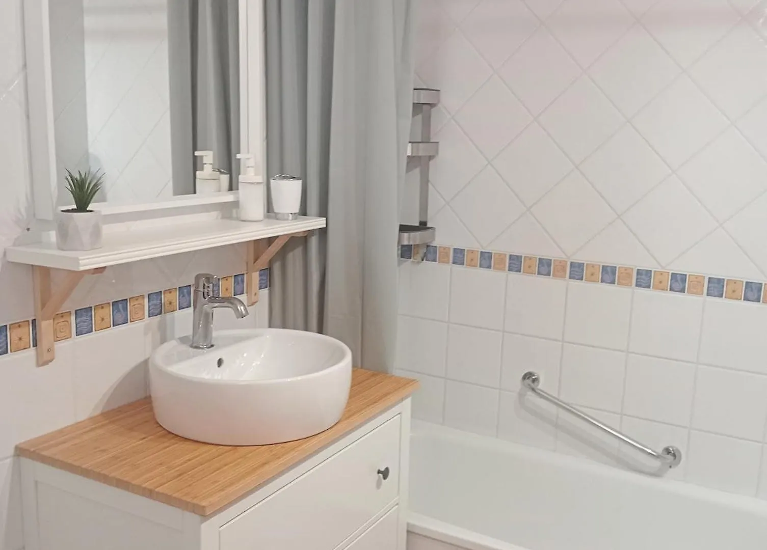 Greatly Located Apartment With Heated Pool, Los Cristianos