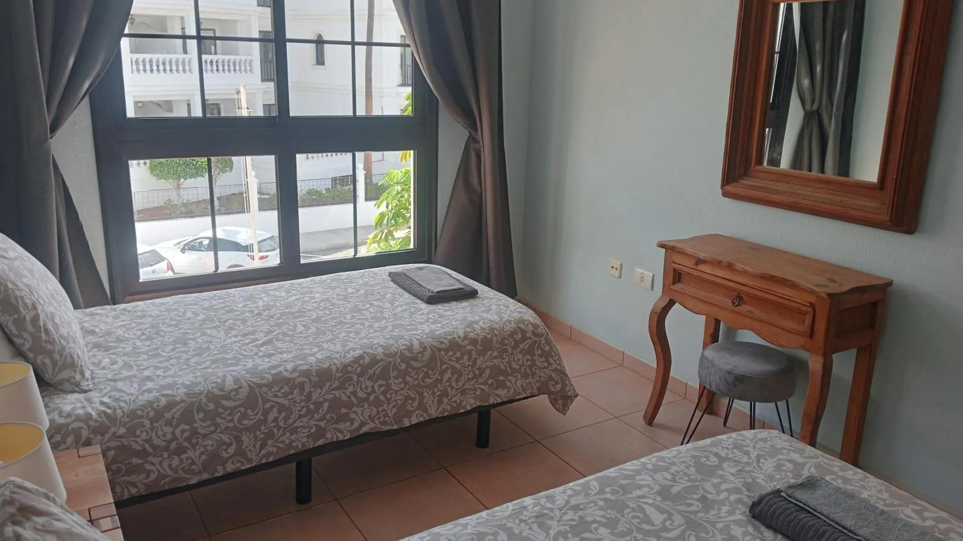 Greatly Located Apartment With Heated Pool, Los Cristianos Los Cristianos (Tenerife)