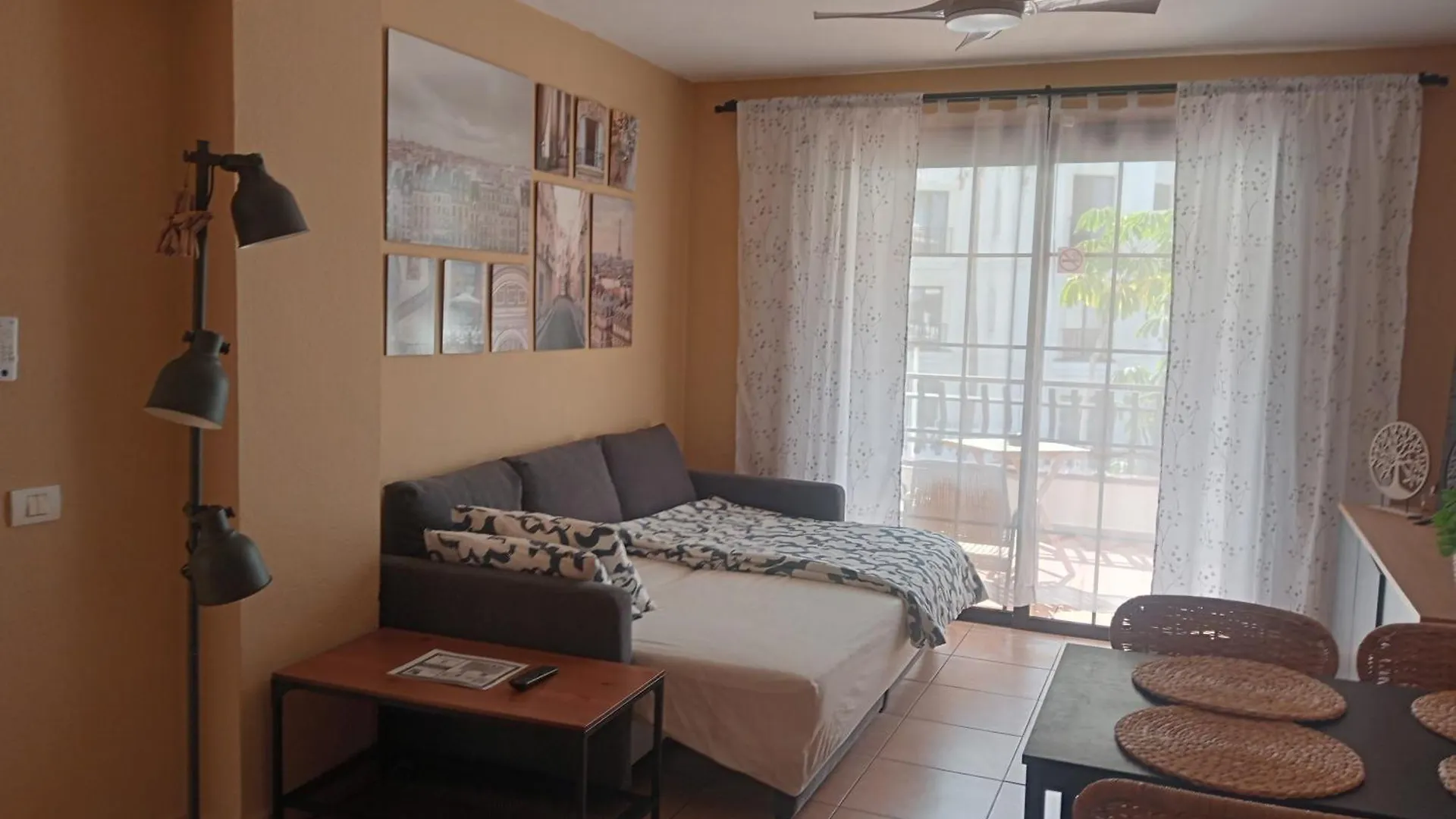 Greatly Located Apartment With Heated Pool, Los Cristianos 0*, Los Cristianos (Tenerife)