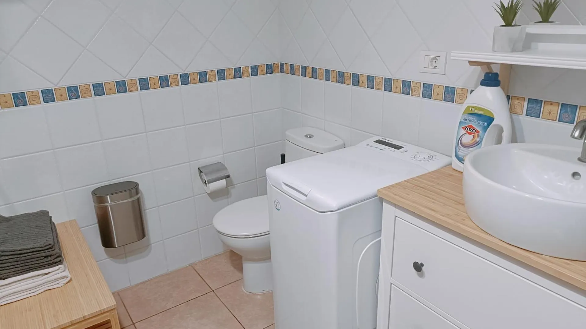 Greatly Located Apartment With Heated Pool, Los Cristianos Spain